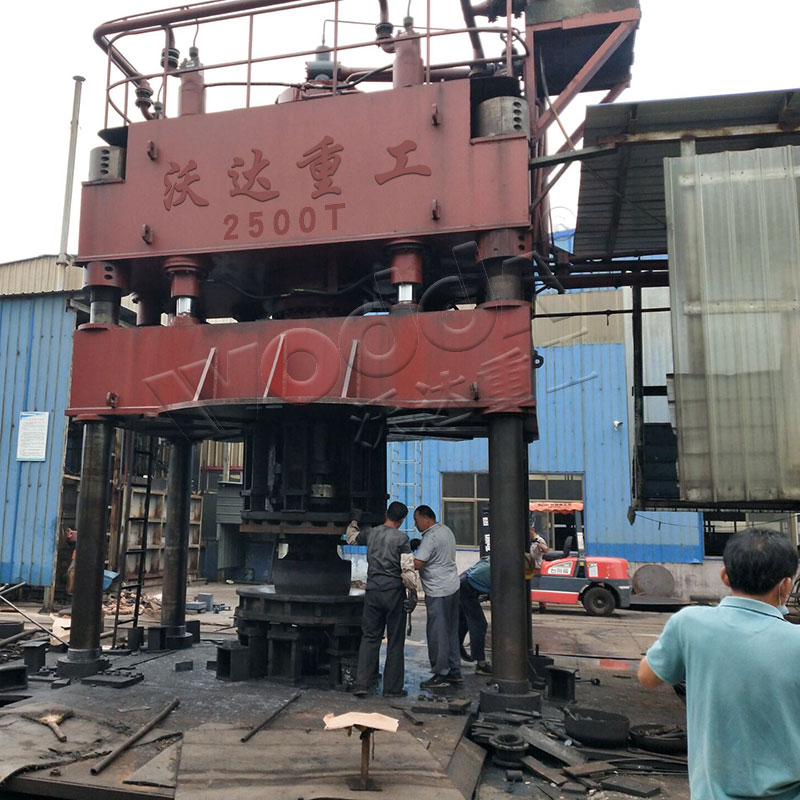 2500噸封(feng)頭油壓(yā)機