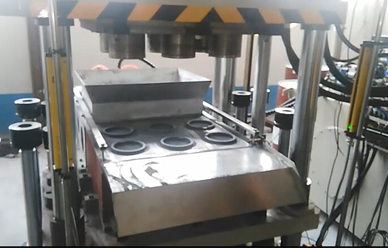 120噸四柱(zhu)四梁粉末(mo)伺服成型(xíng)液壓機