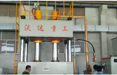 1200T化(hua)糞池模壓(ya)液壓機