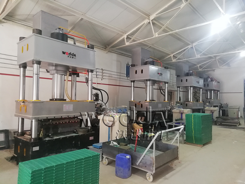 630噸漏糞闆液壓機 630噸漏糞闆液壓機