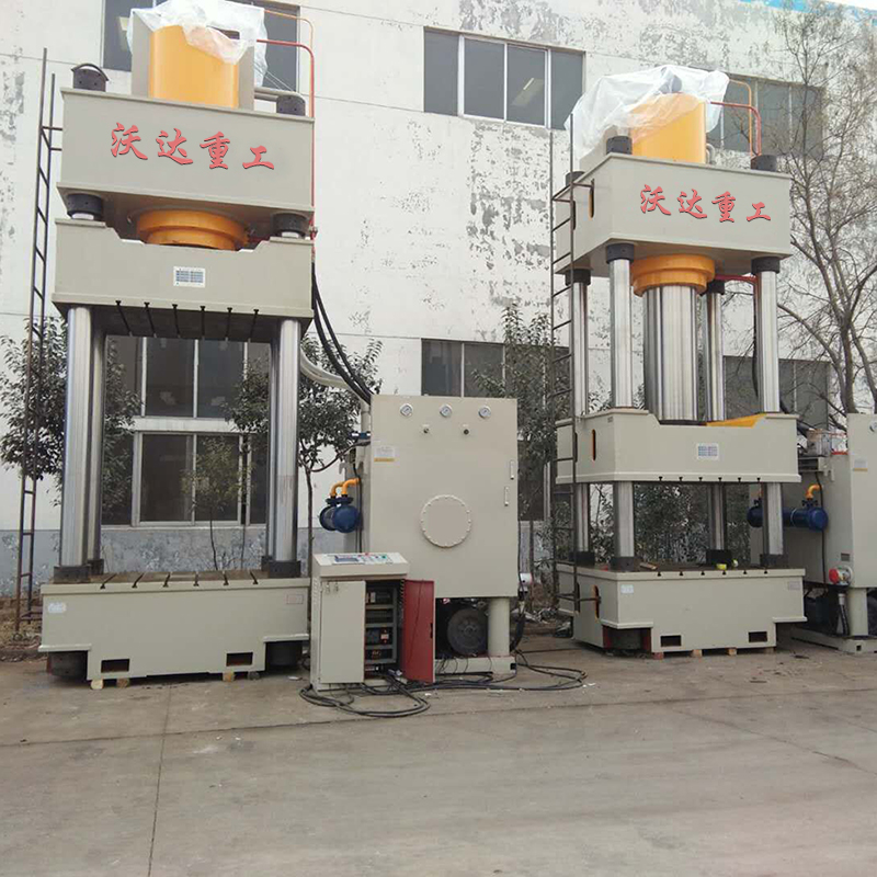 1250噸三梁四柱液壓機 1250噸三梁四柱液壓機