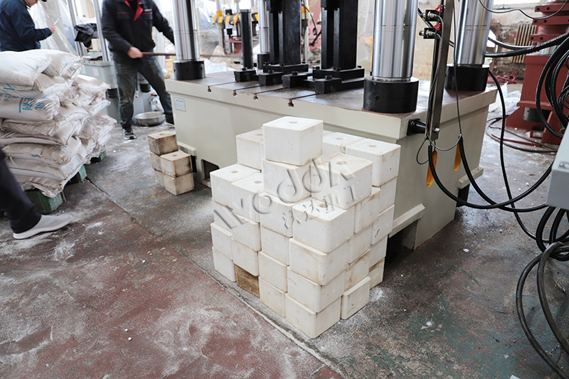 牛羊舔磚液壓機 牛羊舔磚液壓機