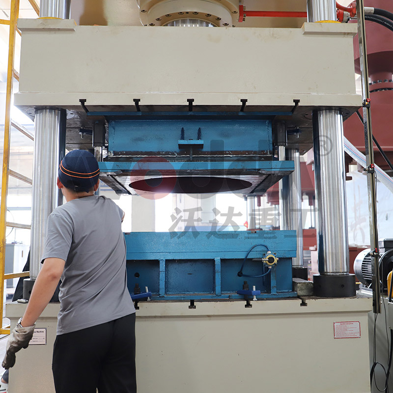 500噸不鏽鋼水箱闆液壓機 500噸不鏽鋼水箱闆液壓機