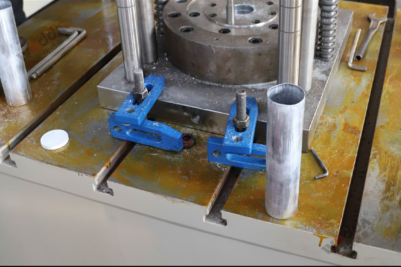 500噸蓄電池外殼拉伸成型液壓機 500噸蓄電池外殼拉伸成型液壓機