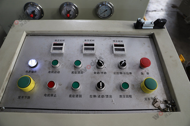 400噸不鏽鋼水箱闆液壓機 400噸不鏽鋼水箱闆液壓機