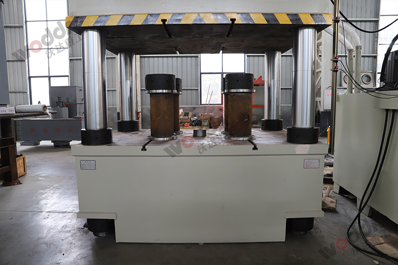 塑料托盤生産設備機器-800噸四柱液壓機 塑料托盤生産設備機器-800噸四柱液壓機