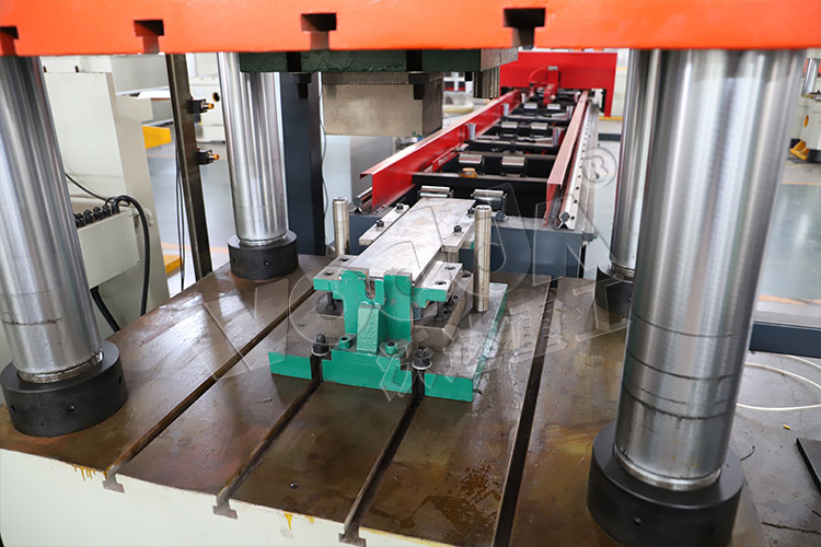 400噸錨杆托盤液壓機工作台