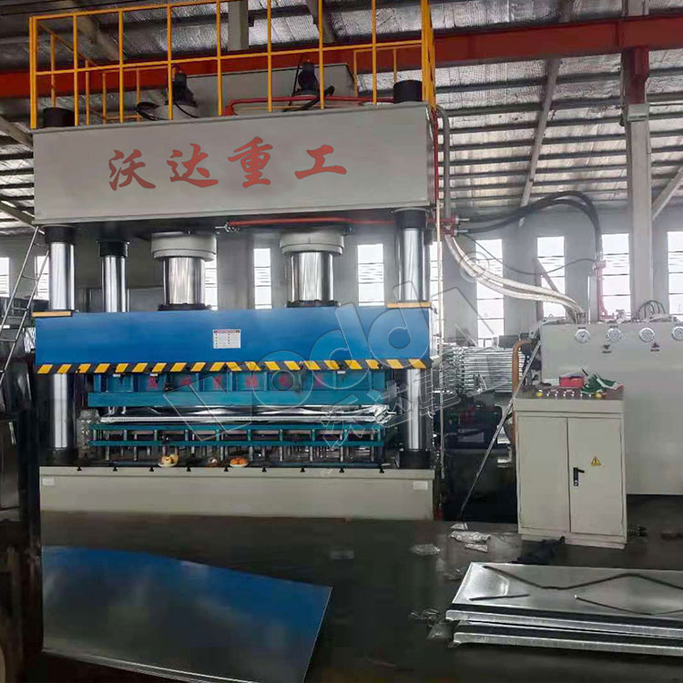 1000噸不鏽鋼水箱闆成型液壓機 1000噸不鏽鋼水箱闆成型液壓機