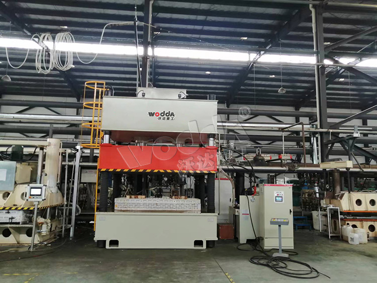 伺服315噸大台面四柱液壓機 伺服315噸大台面四柱液壓機