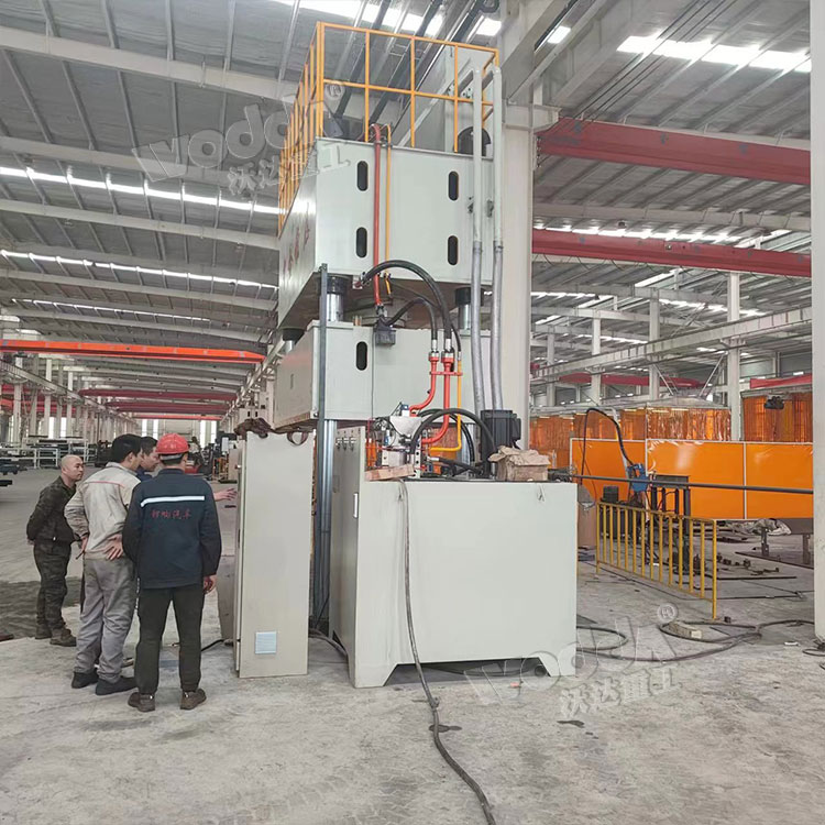 1000噸汽車配件拉伸液壓機客戶現場.jpg 1000噸汽車配件拉伸液壓機客戶現場.jpg