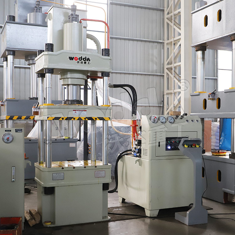 1000噸三梁四柱液壓機 1000噸三梁四柱液壓機