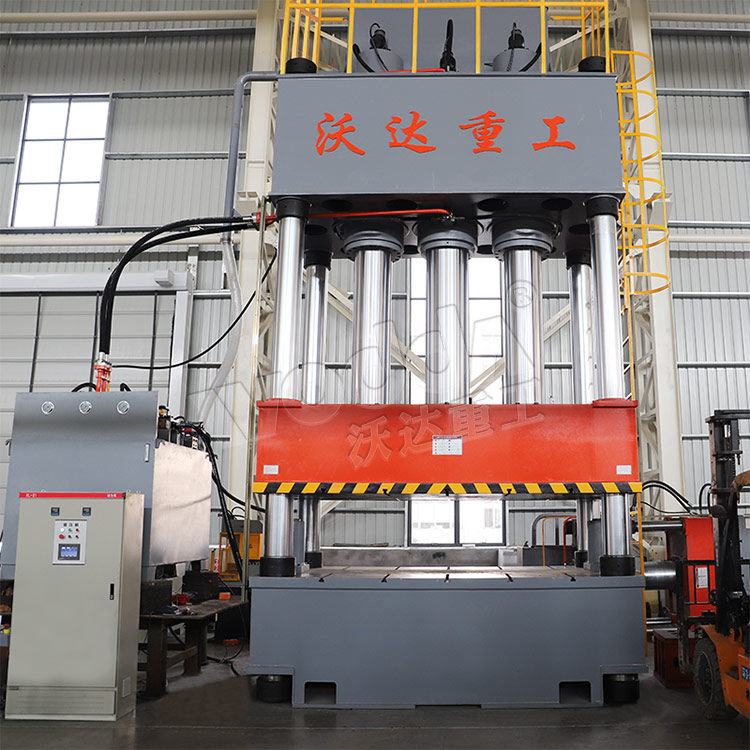 1500噸四柱液壓機車間實拍圖 1500噸四柱液壓機車間實拍圖