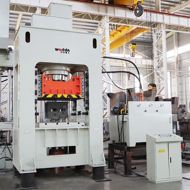 630噸框架式液壓機車間實拍圖 630噸框架式液壓機車間實拍圖