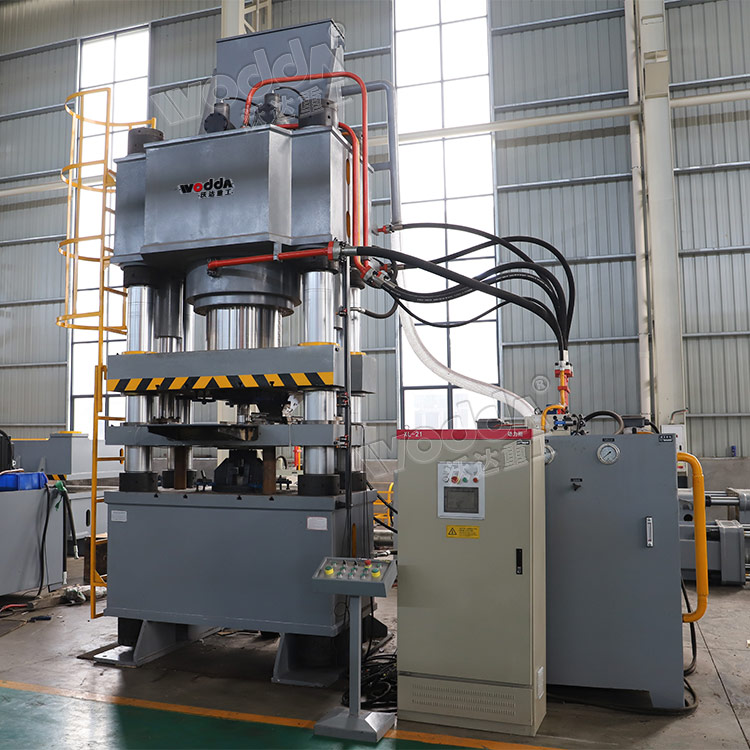 800噸鐵矽鋁磁芯成型液壓機車間試機