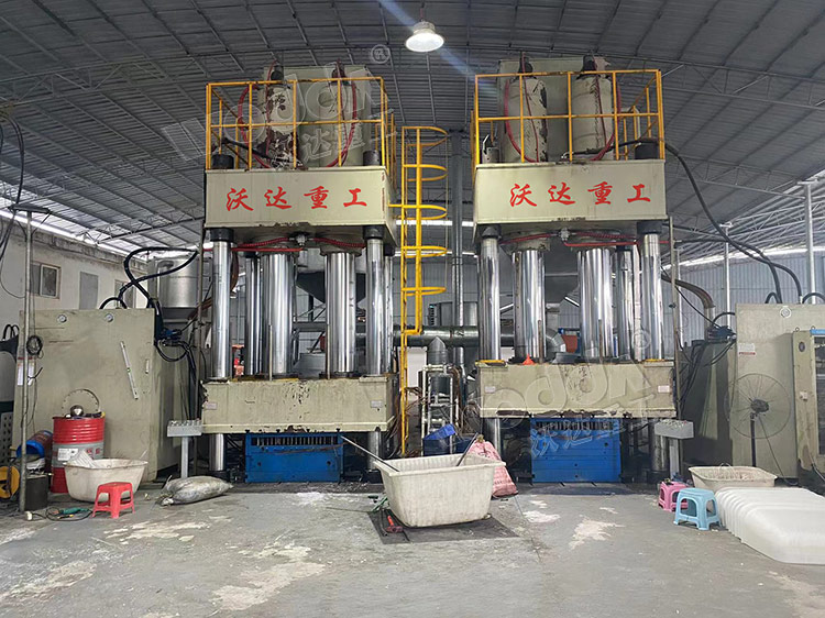 1000噸模壓建築塑料模殼成型液壓機客戶現場 1000噸模壓建築塑料模殼成型液壓機客戶現場