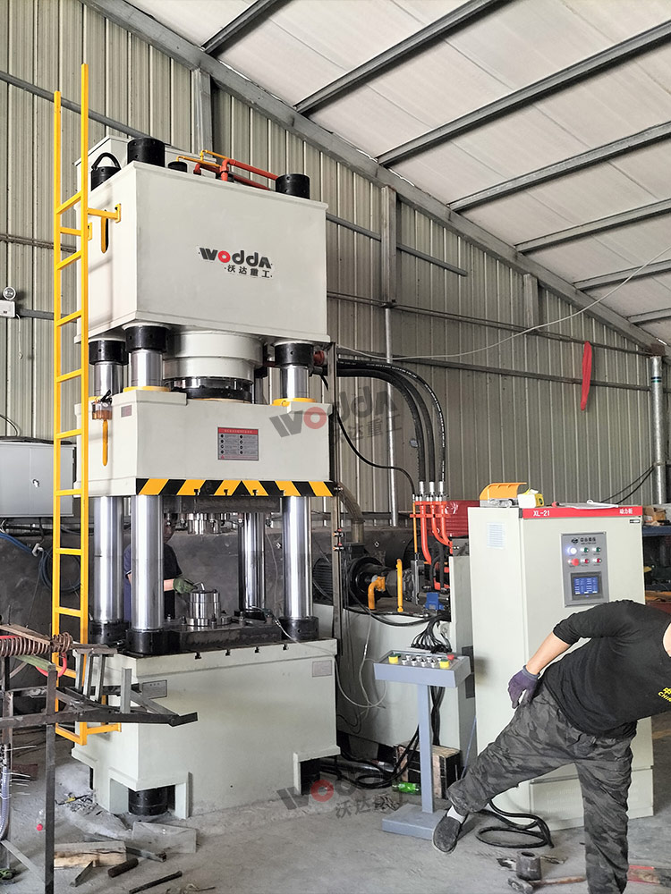 500噸熱模鍛液壓機 500噸熱模鍛液壓機