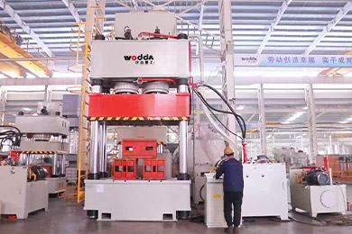 1000噸(dun)雙缸四柱三梁(liang)液壓機