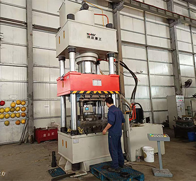 500噸汽車(che)部件鍛(duàn)造液壓(yā)機壓裝(zhuāng)汽車軸(zhóu)承