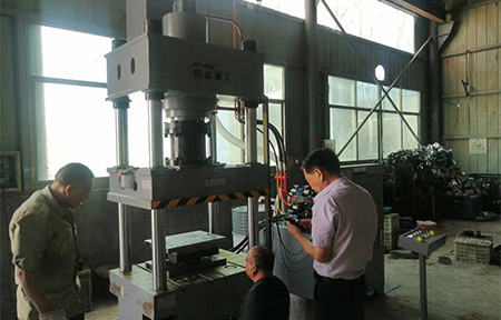 200噸(dun)不鏽鋼離心風(fēng)機成型液壓機(ji)